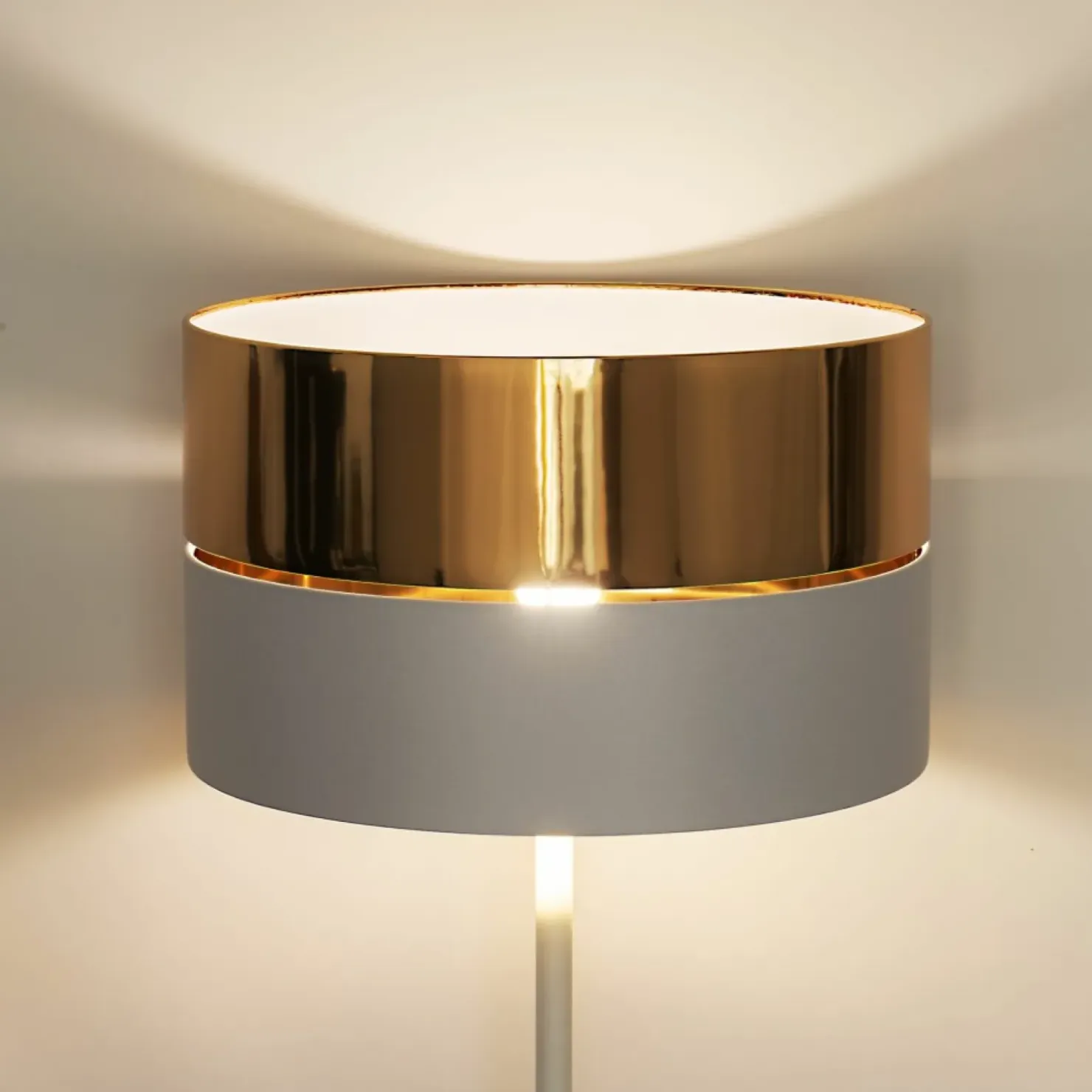 Biała lampa podłogowa z biało-złotym abażurem TK 5074 z serii HILTON*Sklep Kaja Outlet