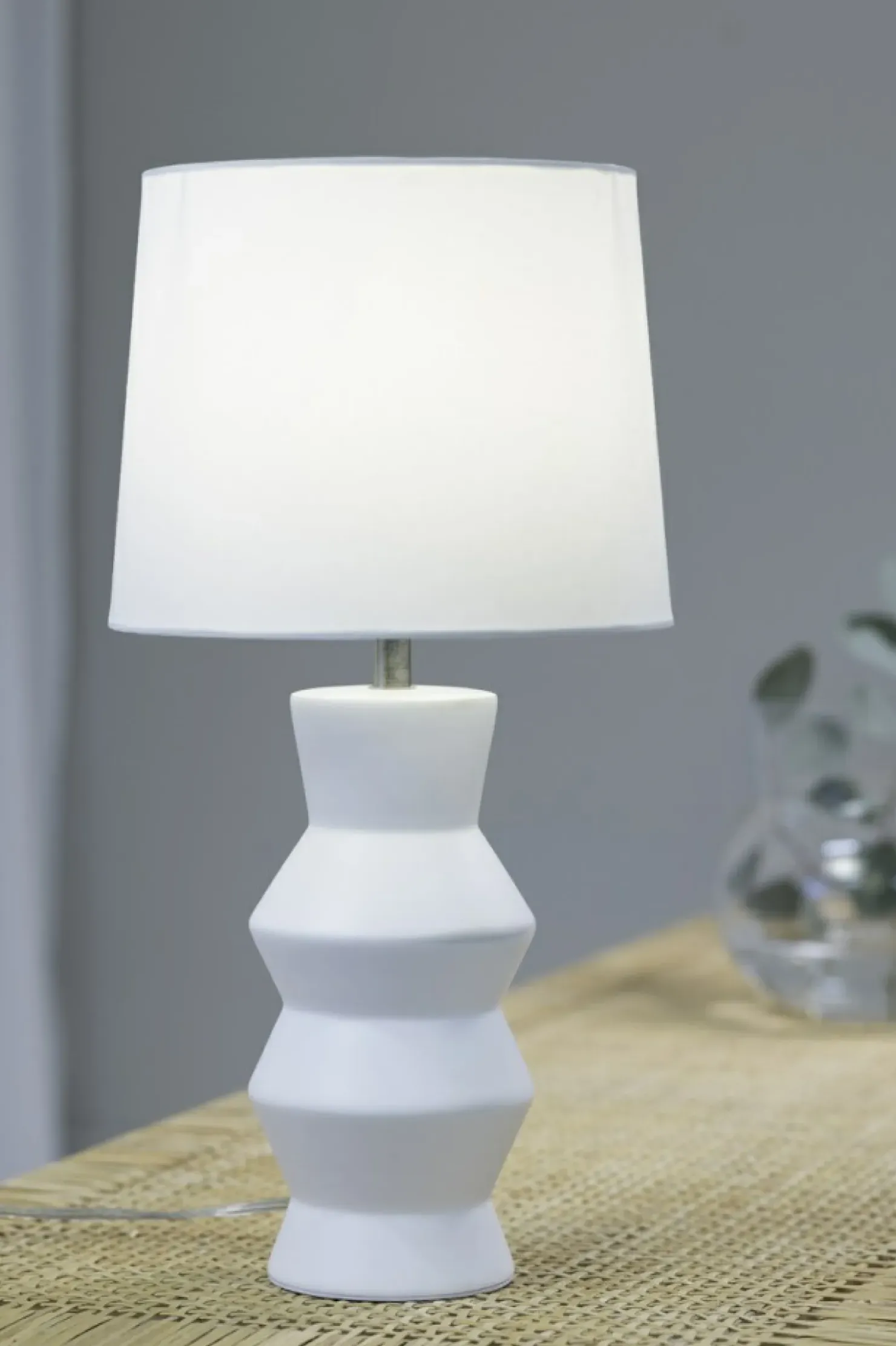 Biała lampka stołowa z dekoracyjną podstawą 108448 z serii SIENNA*Sklep Kaja Best Sale