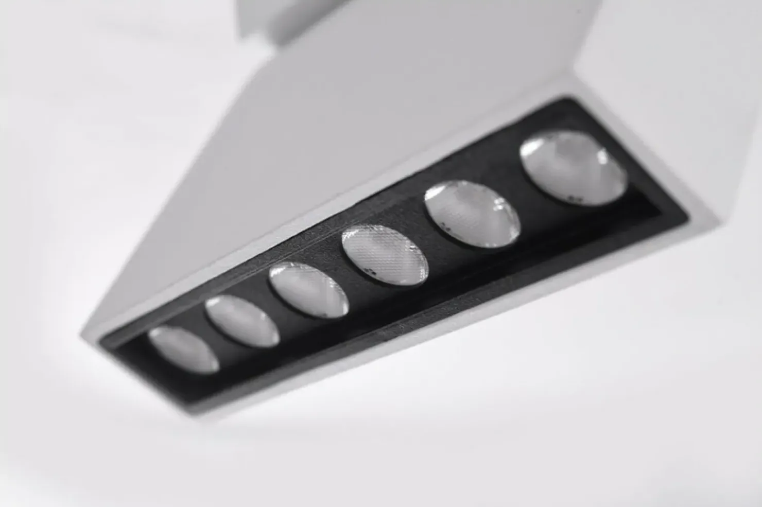 Biała ruchoma głowica LED do szynoprzewodu AZ3490 LEON | Kaja*Sklep Kaja Discount