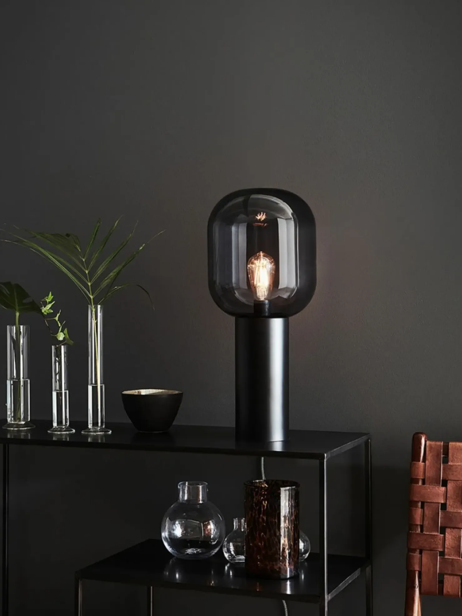 Czarna lampa stołowa klosz w kształcie żarówki 107479| Kaja*Sklep Kaja Fashion