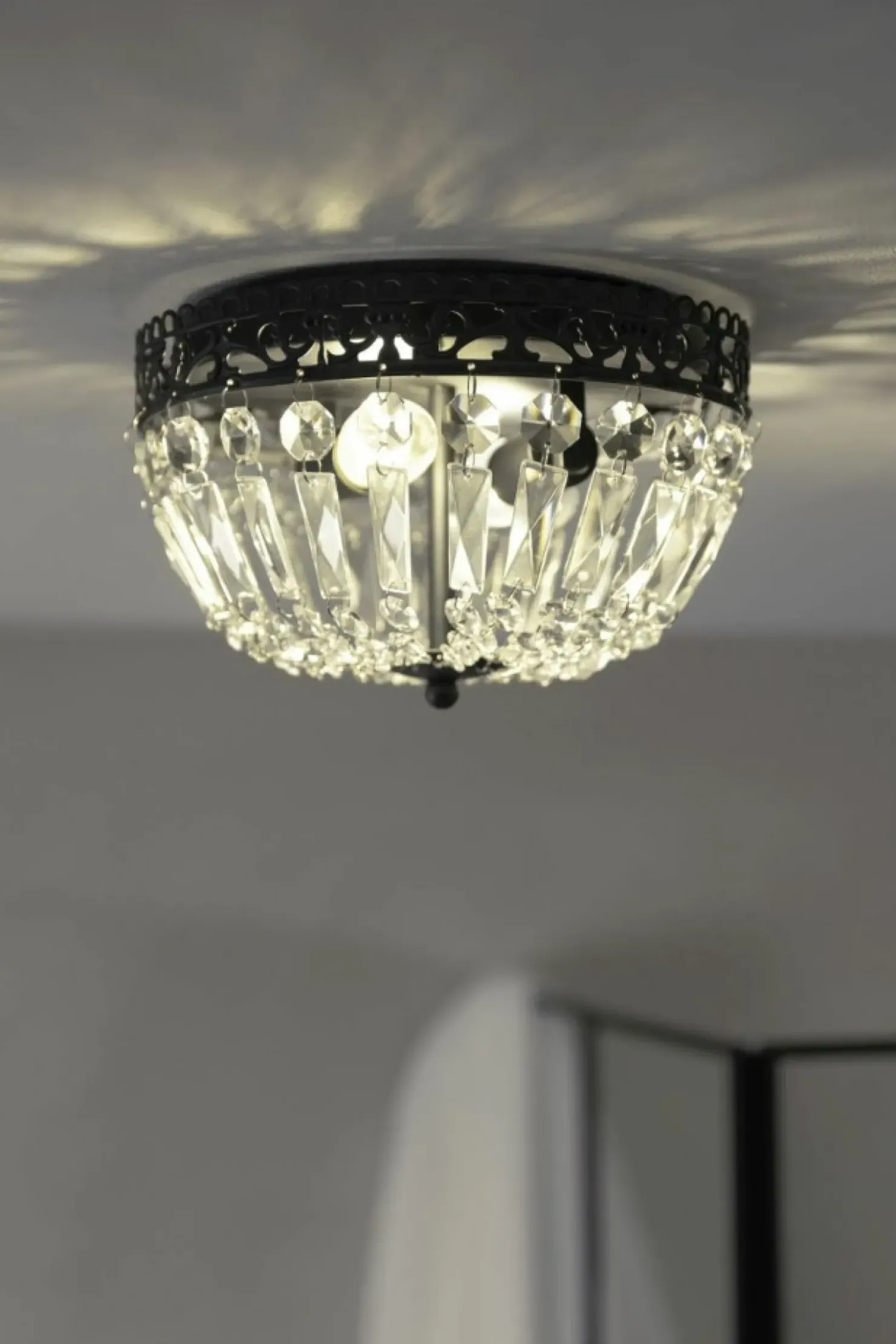 Czarna lampa sufitowa z kloszem z kryształków 108598 z serii ETIENNE*Sklep Kaja Best
