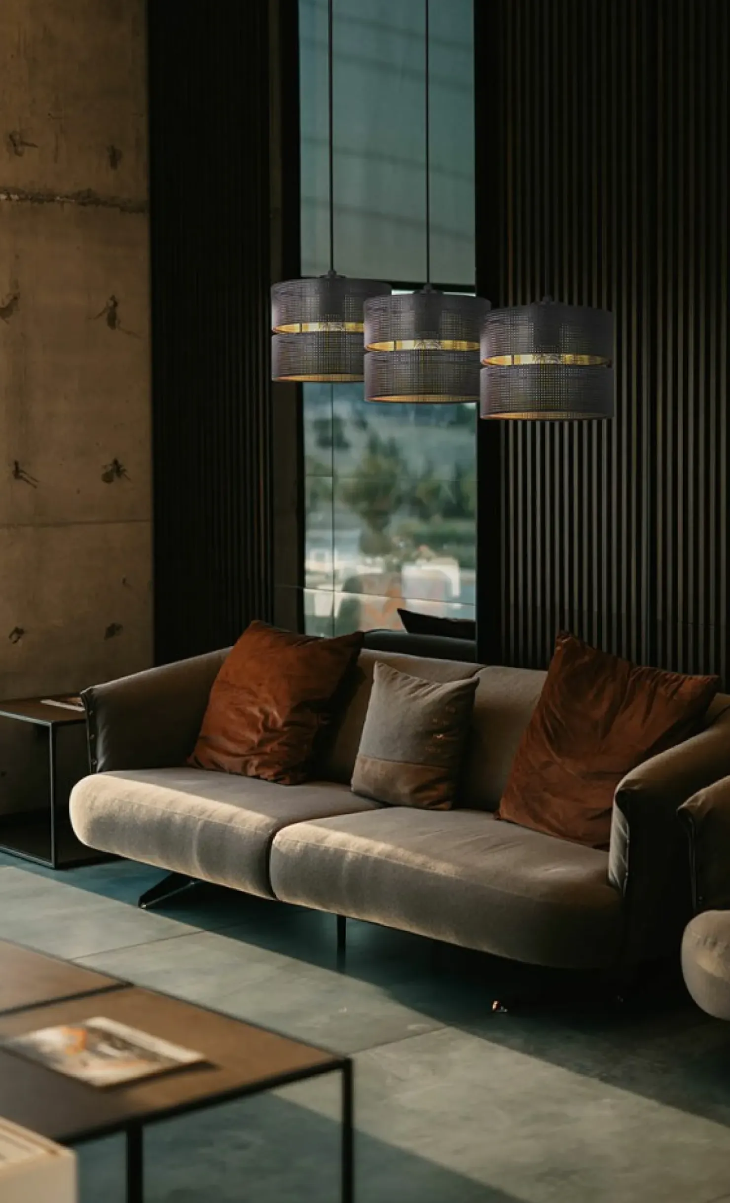 Czarna lampa wisząca z dwuczęściowym abażurem K-5220 z serii ZIMBO*Sklep Kaja Shop