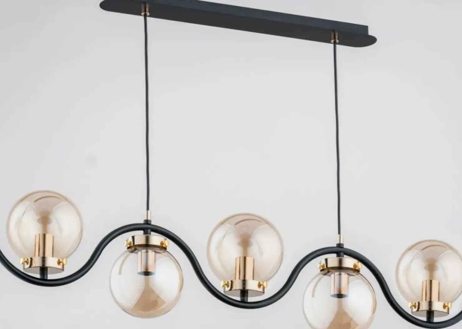 Outlet Sklep Kaja Czarno-złota lampa wisząca o finezyjnym kształcie AL 62155 | Kaja