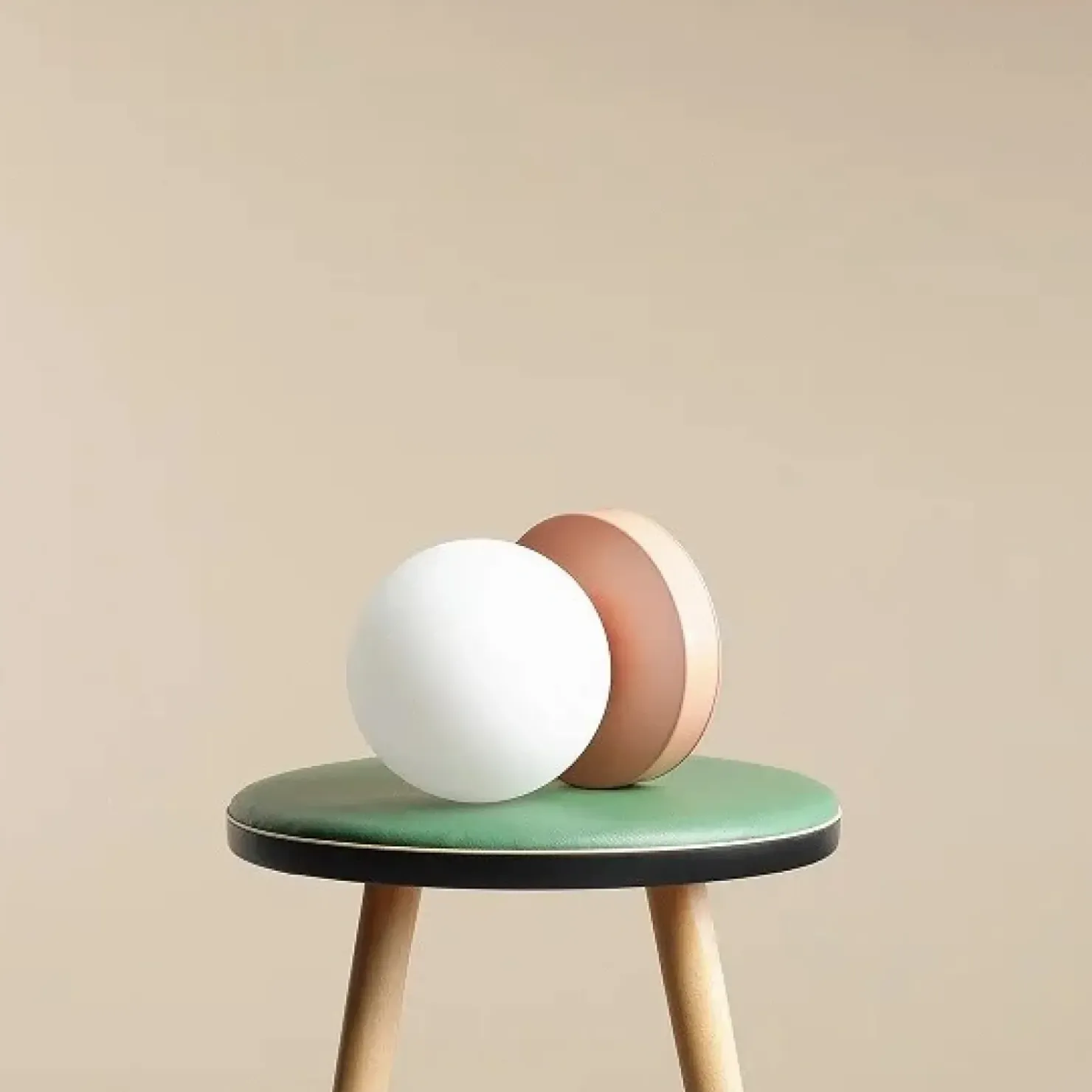 Kolorowa lampka z mlecznym kloszem 1076B11_S z serii BALL | Kaja*Sklep Kaja Online