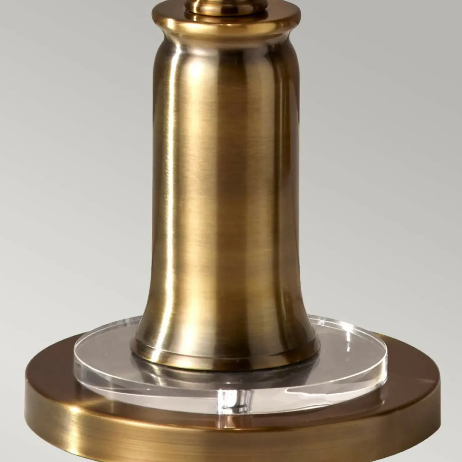 Lampa podłogowa, ciepły mosiądz FE-STATEROOM-FL-BB z serii STATEROOM*Sklep Kaja Hot