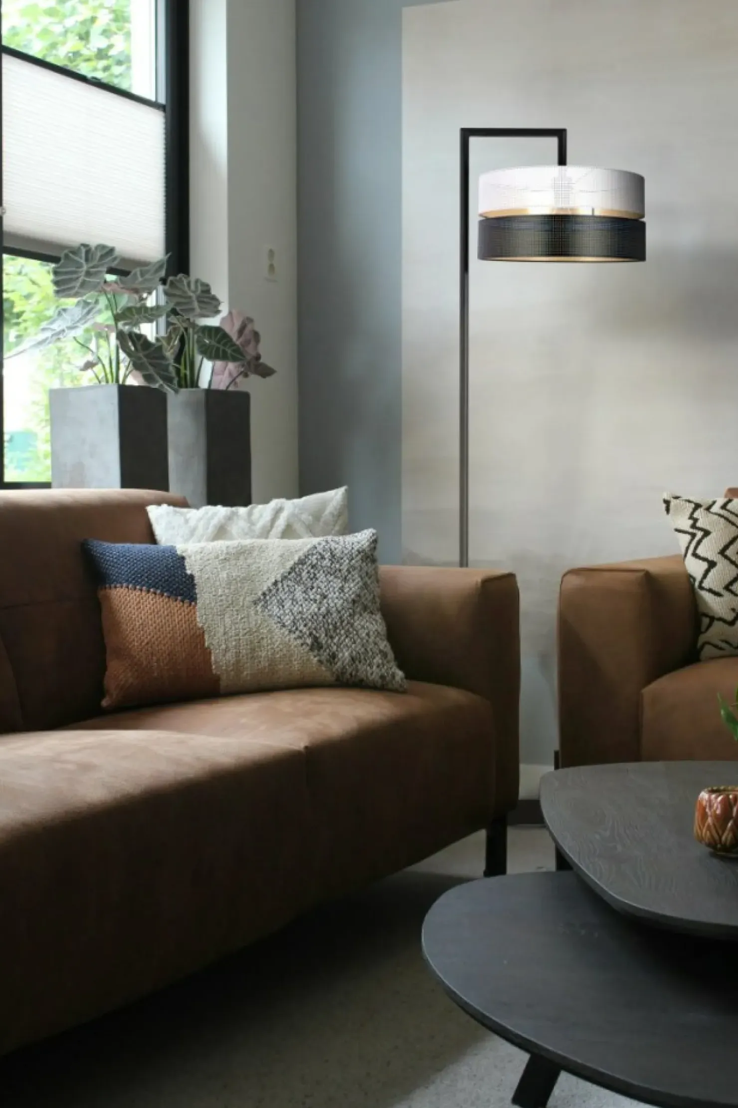 Lampa podłogowa z czarno-białym abażurem, do salonu K-5295 z serii VEGA*Sklep Kaja Online