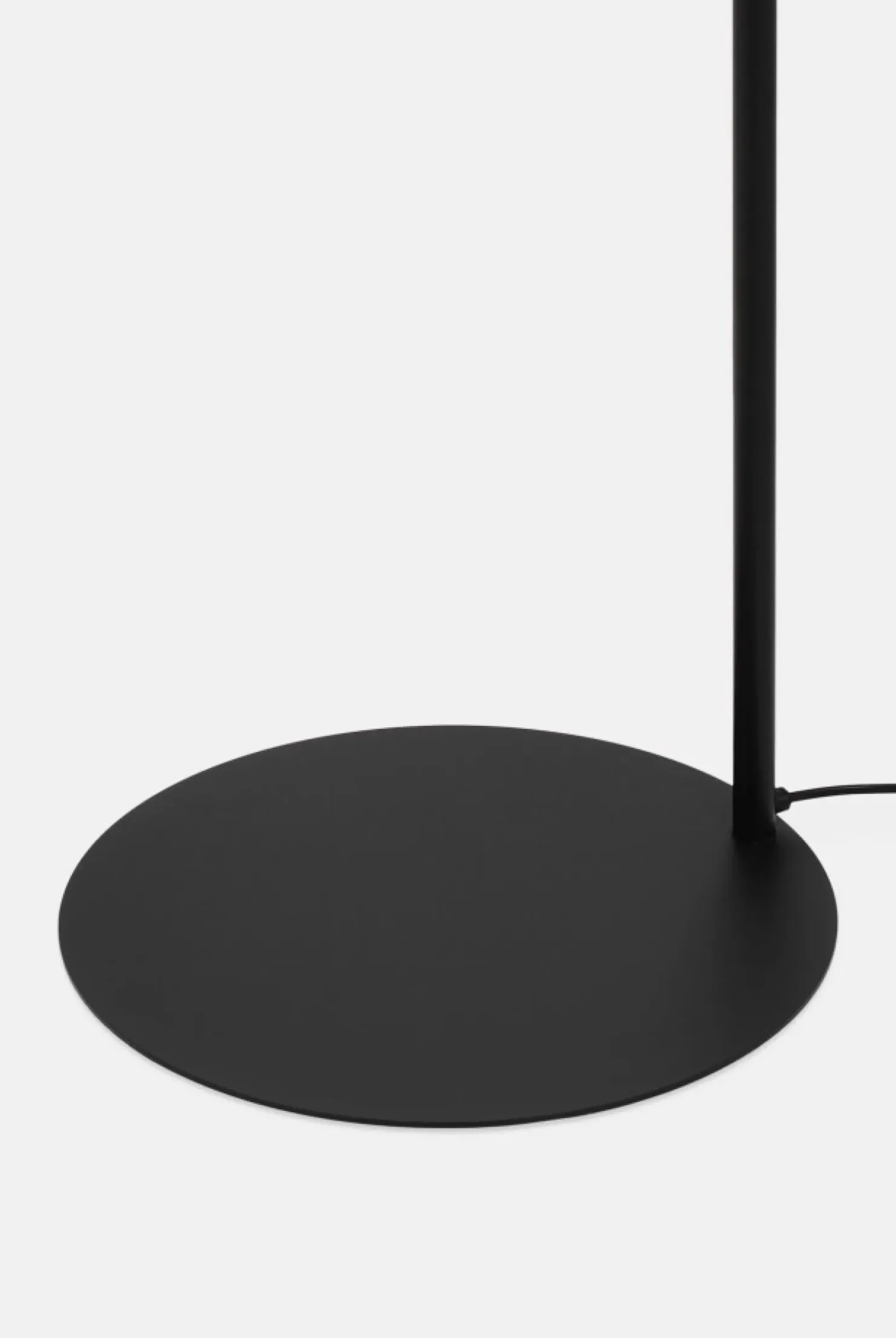 Lampa podłogowa z czarno-białym abażurem, do salonu K-5295 z serii VEGA*Sklep Kaja Online