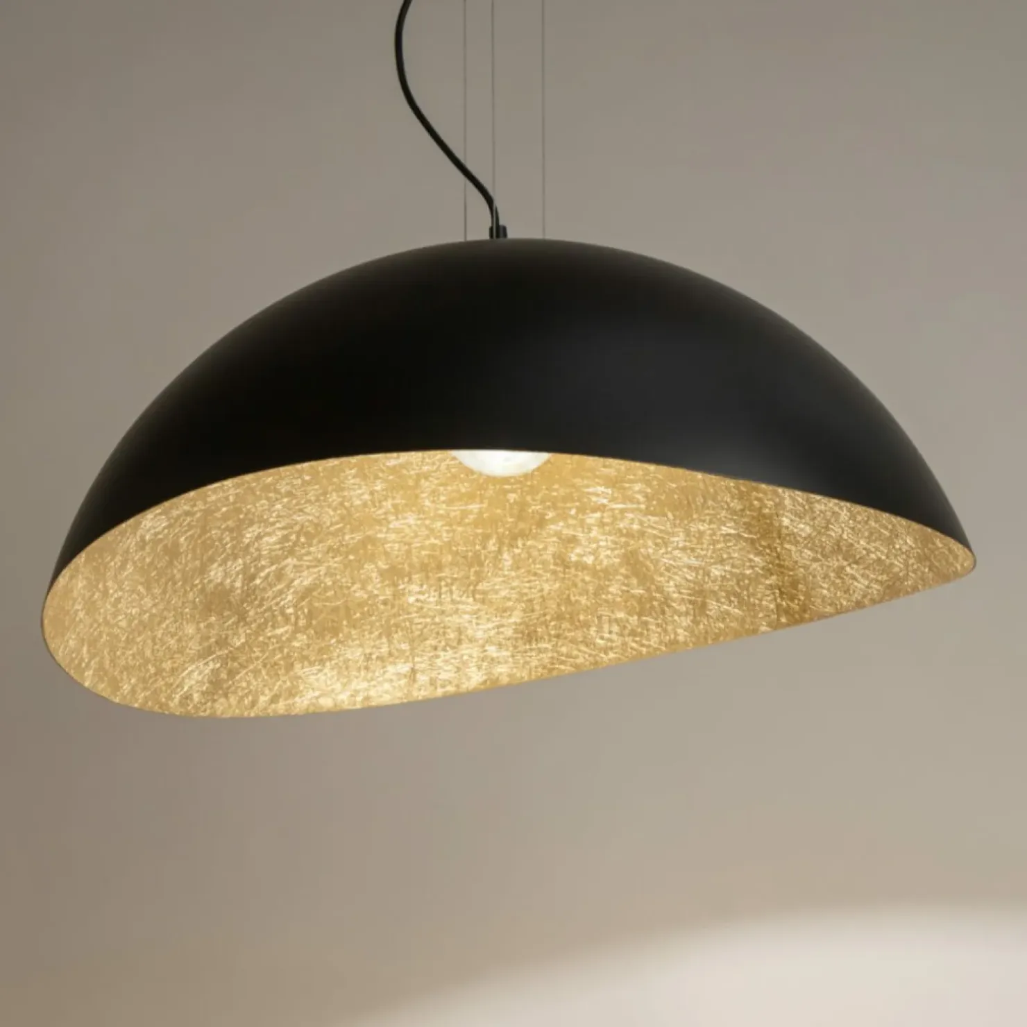 Outlet Sklep Kaja Lampa wisząca w kolorze czerni i złota SIG 40601 z serii SOLARIS