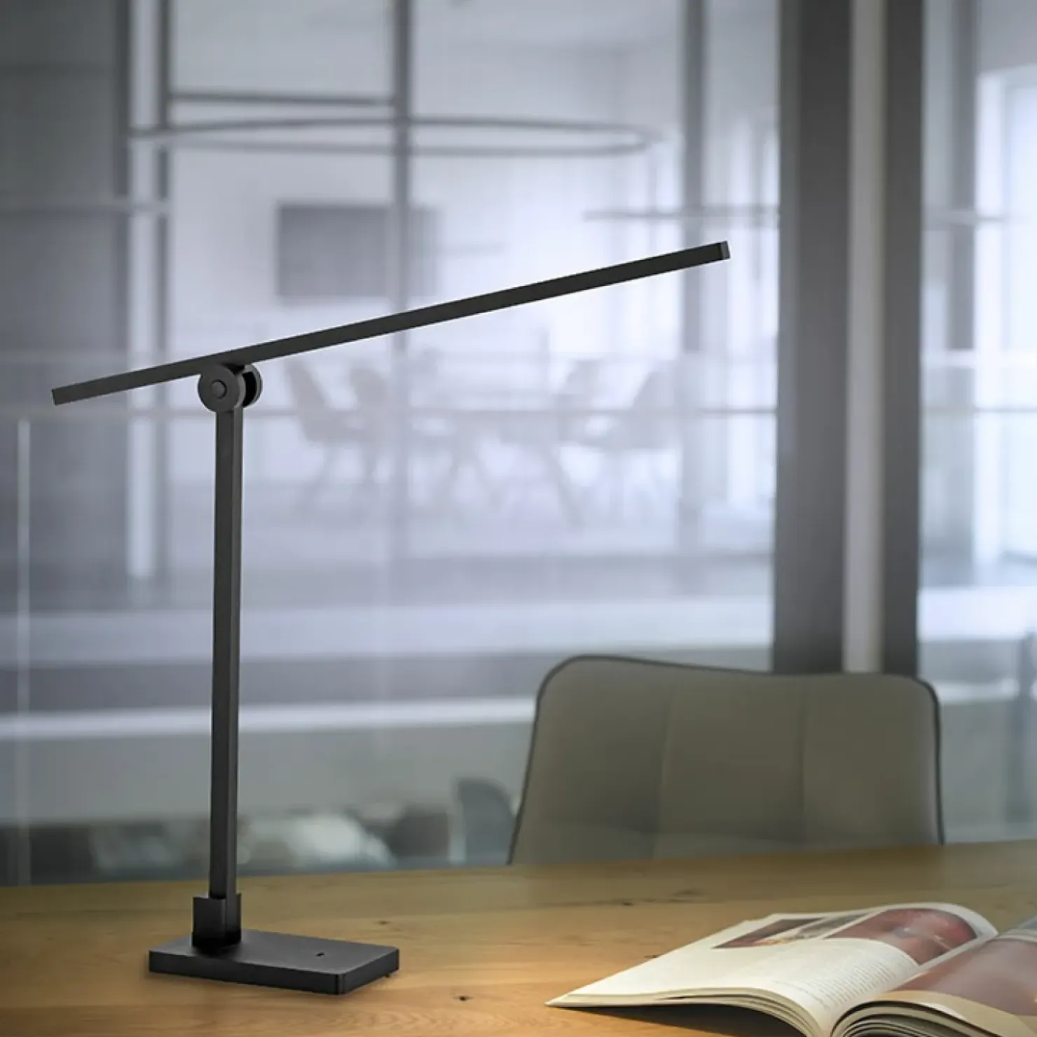 Minimalistyczna czarna lampka biurkowa LED 4407-18 z serii PURE-GRAFO*Sklep Kaja Outlet