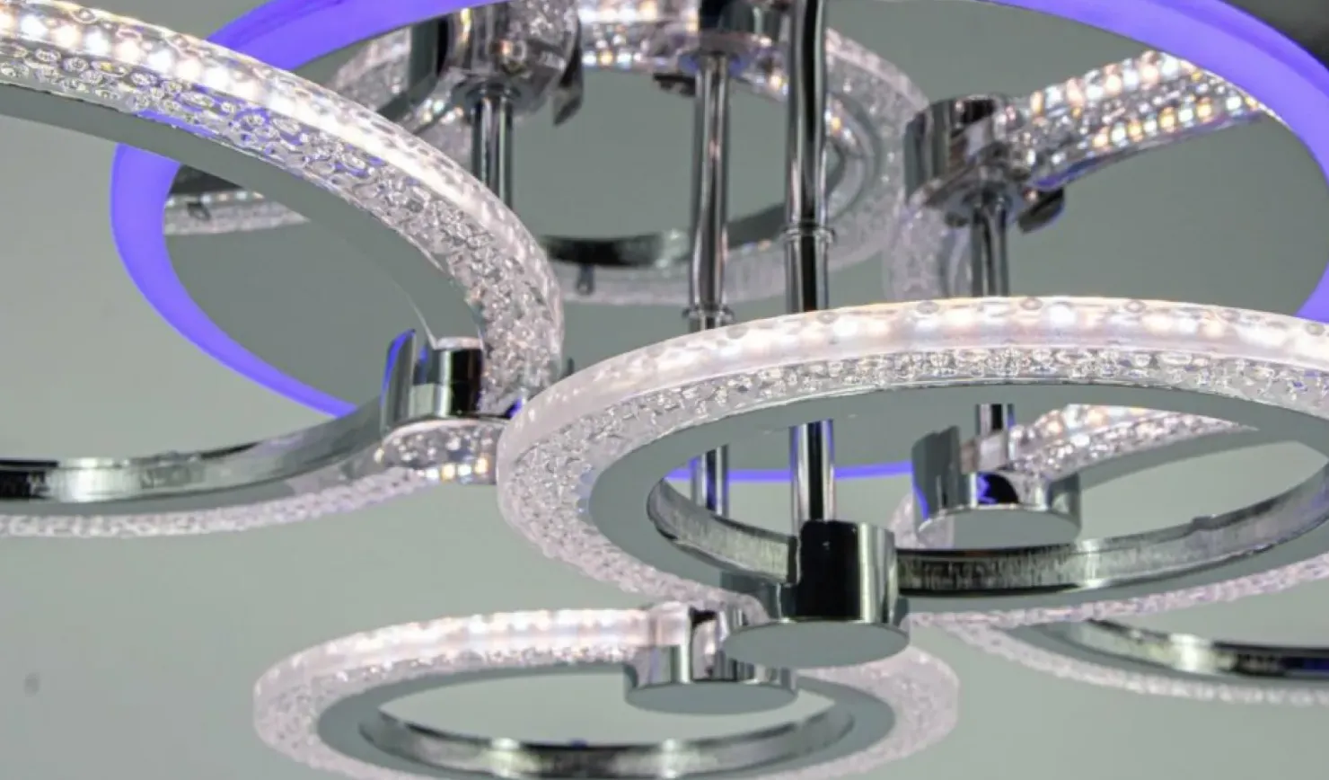 Fashion Sklep Kaja Nowoczesna lampa sufitowa z pilotem w zestawie DRS2032 z serii RING chrom