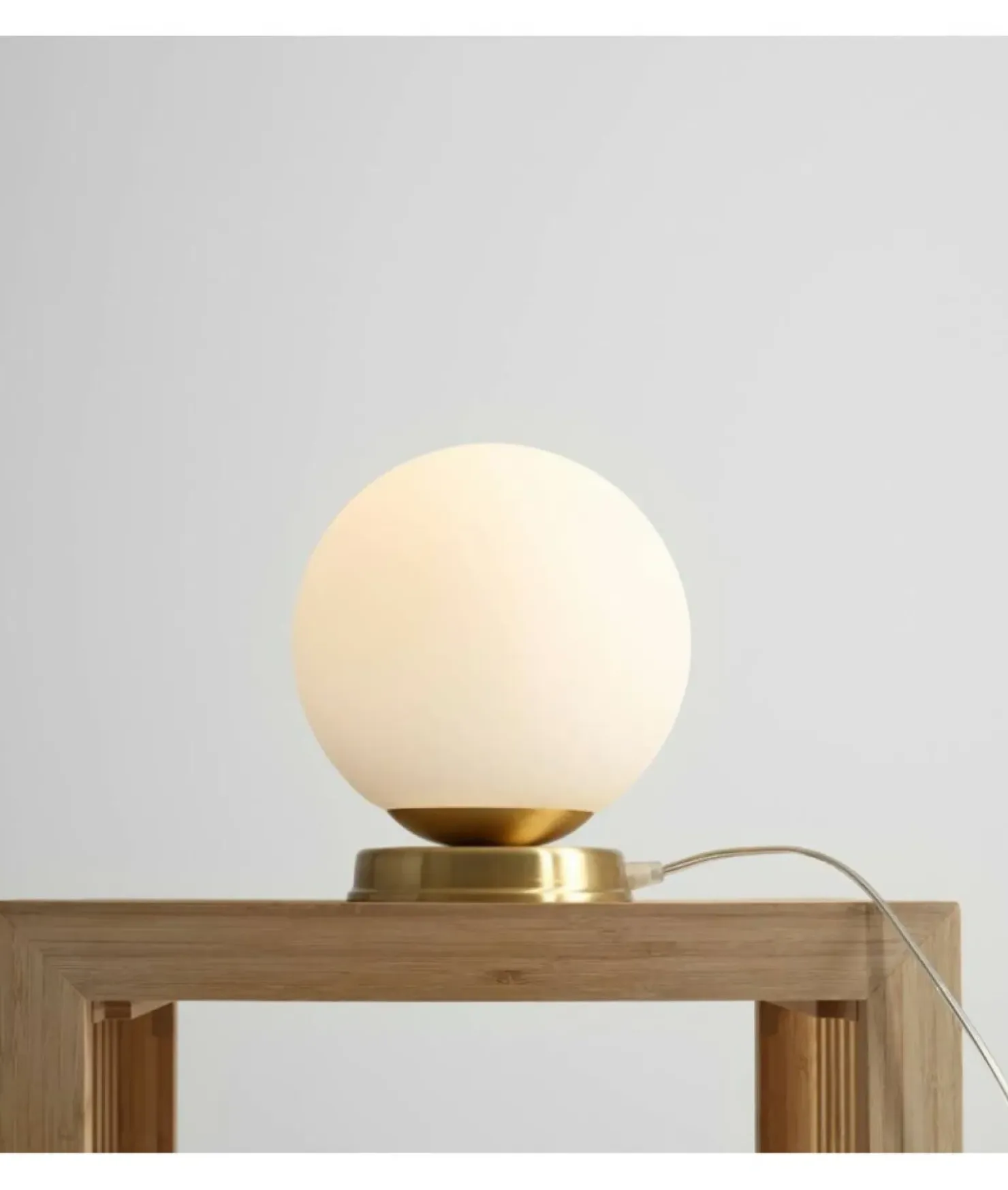 Ponadczasowa lampka stołowa z okrągłym kloszem 1076B40_S z serii BALL*Sklep Kaja Shop