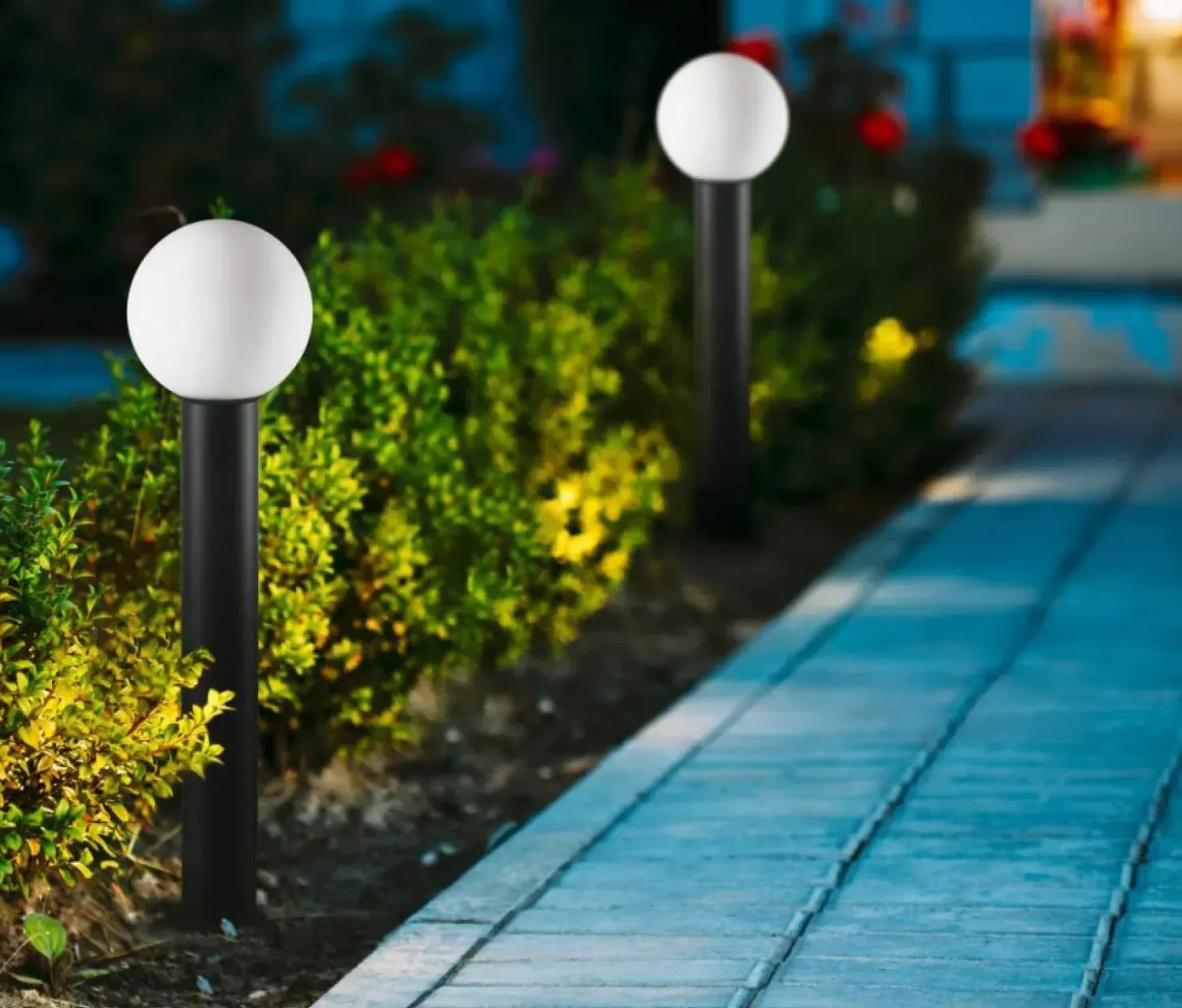 Prosta lampa ogrodowa z okrągłym kloszem OFL-8081-BL FELTRE | Kaja*Sklep Kaja Clearance