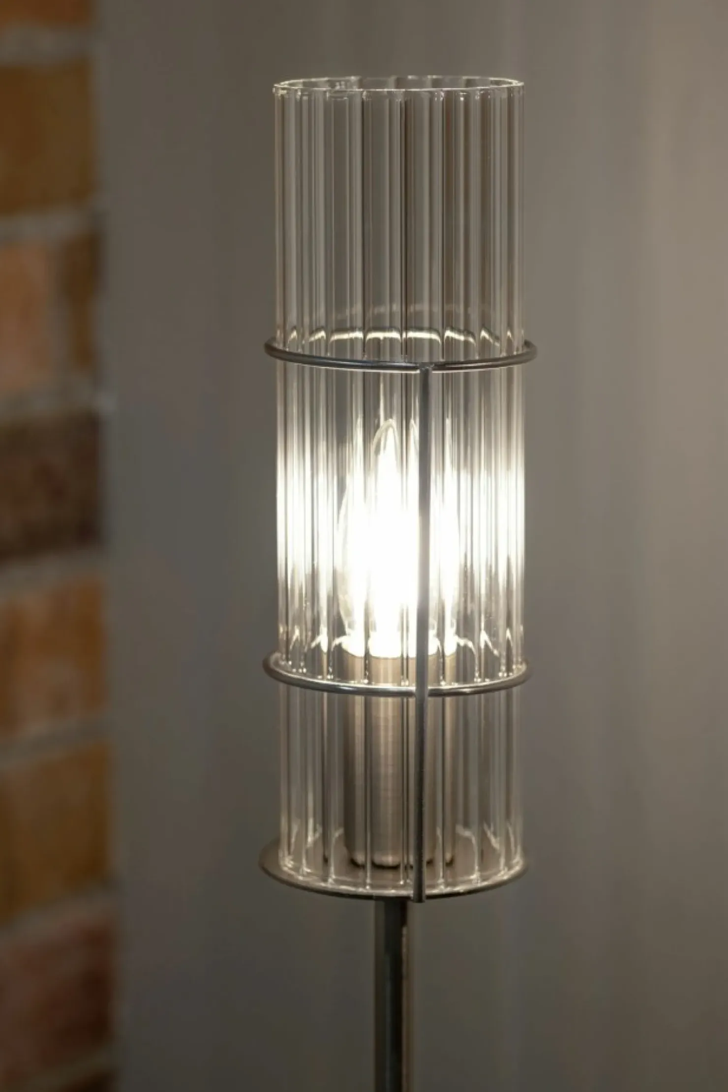 Smukła, minimalistyczna lampka stołowa do salonu 108557 z serii TUBO*Sklep Kaja New