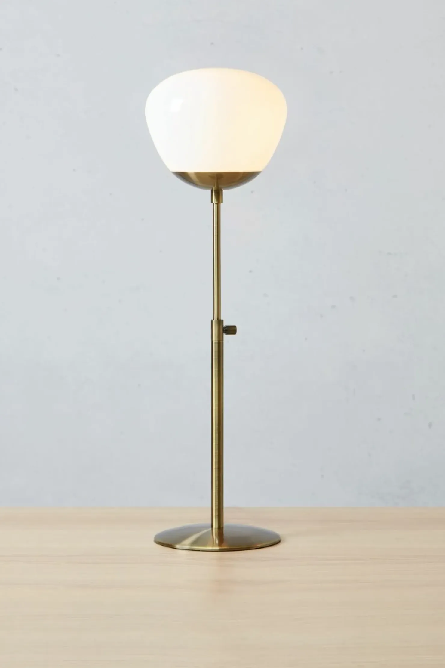 Stylowa lampka stołowa z białym kloszem, do salonu 108546 z serii RISE*Sklep Kaja Cheap
