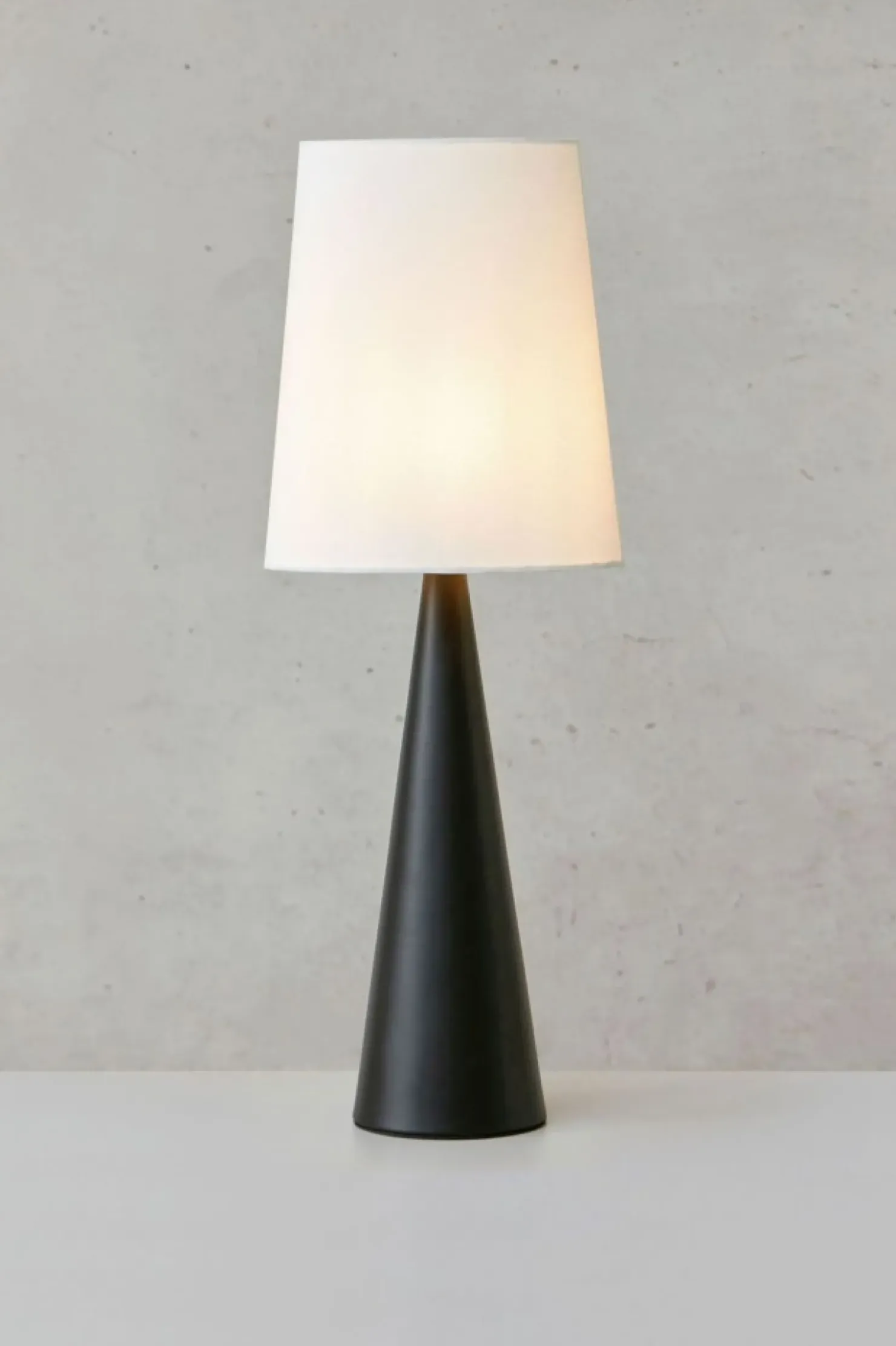 Stylowa lampka stołowa ze stożkową podstawą 108597 z serii CONUS*Sklep Kaja Shop