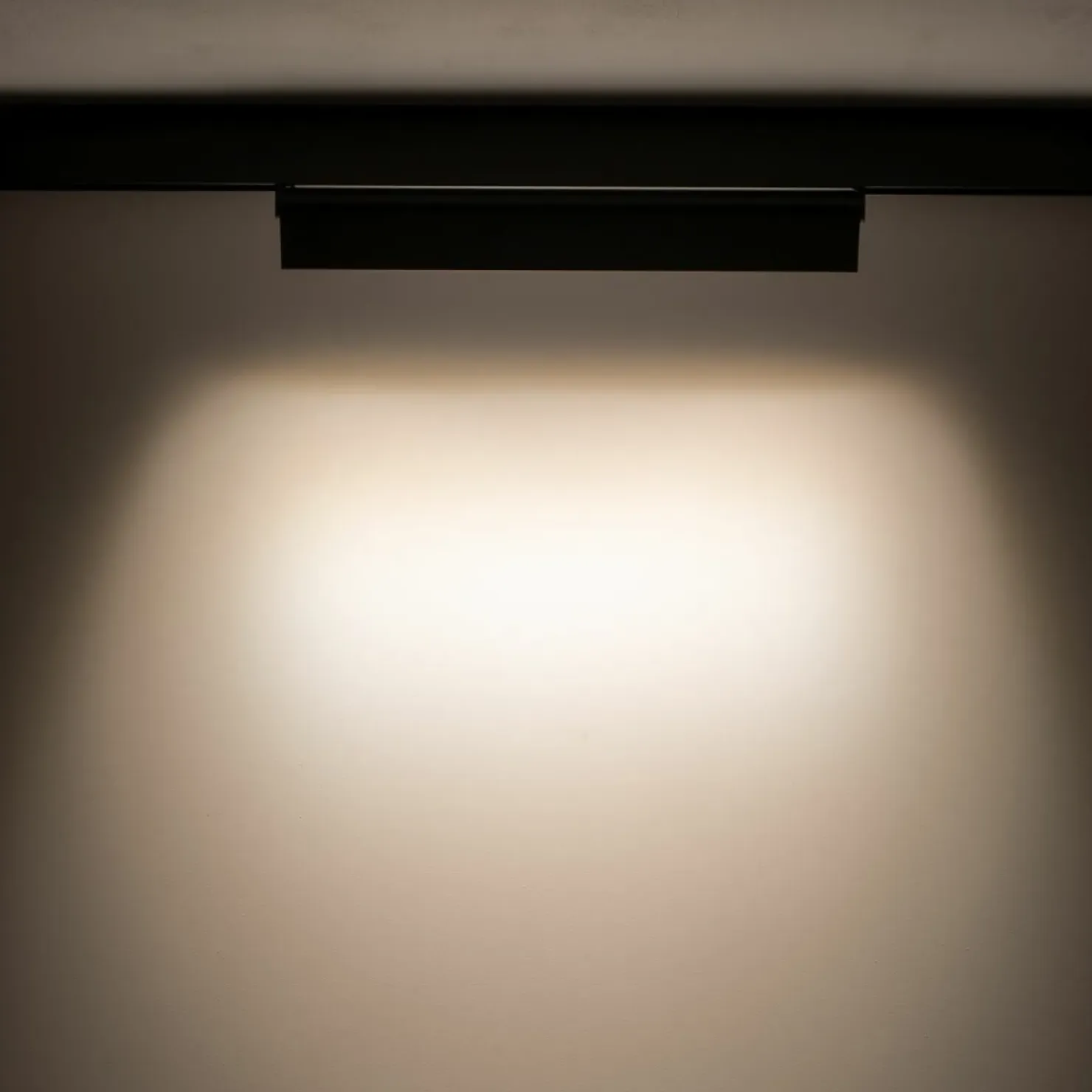 Szeroka lampa do szyny magnetycznej 1F 10151 LVM FOCUS OUT LED | Kaja*Sklep Kaja Cheap