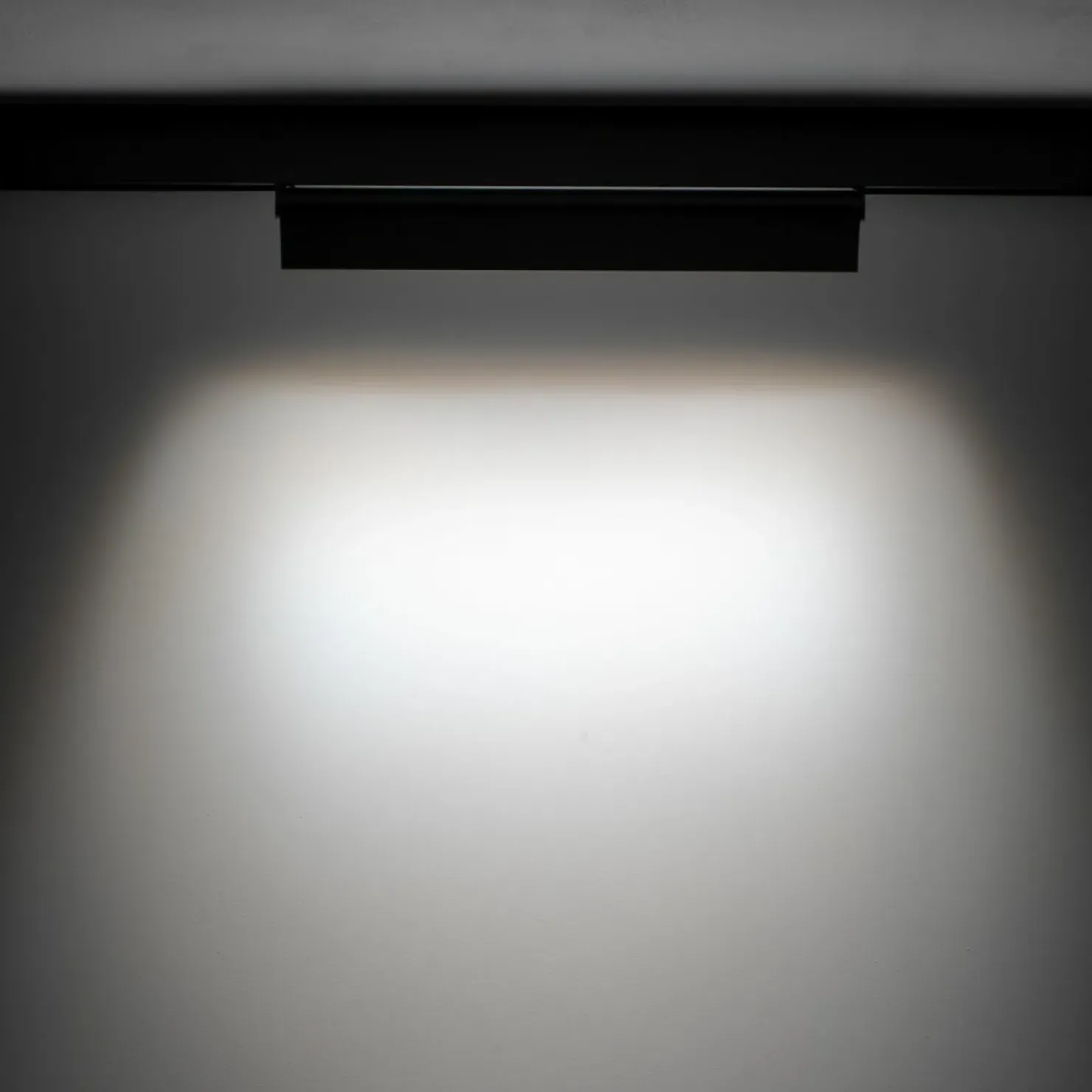 Szeroka lampa do szyny magnetycznej 1F 10645 LVM FOCUS OUT LED | Kaja*Sklep Kaja Best