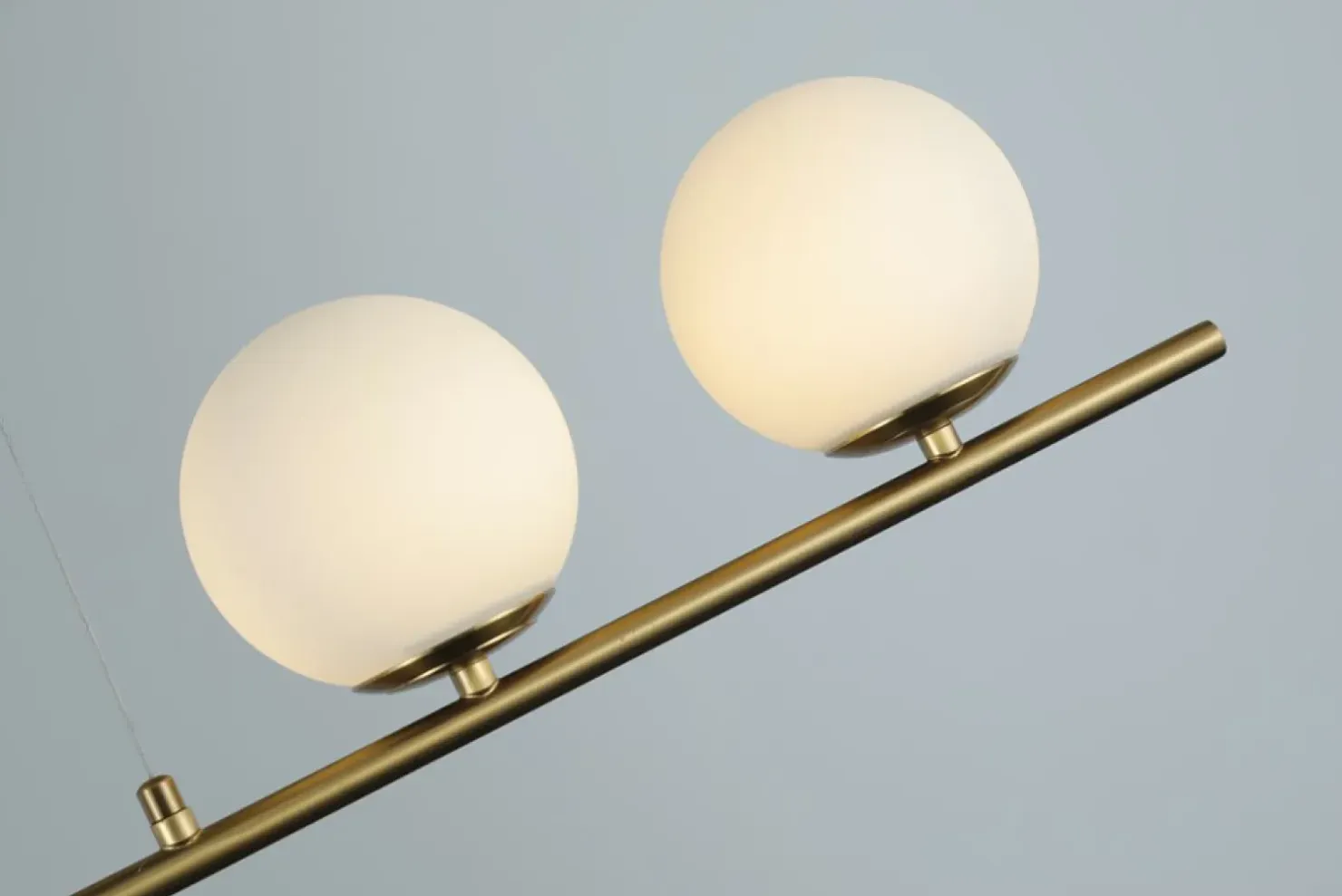 Outlet Sklep Kaja Złota lampa wisząca z białymi kloszami AZ4419 SANTANDER | Kaja złoty